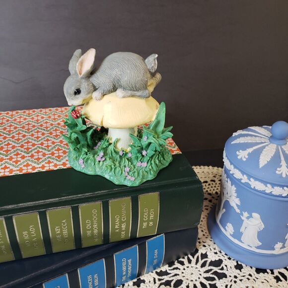 Adorable Vintage Charming Tails Bunny Figurine 3" King of the Mushroom Rabbit - Picture 1 of 6